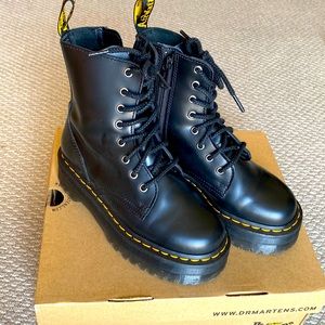 Like new Dr. Martens Jadon size 6